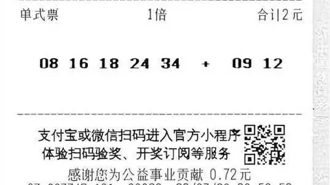《英雄联盟》10全球总决赛，中国战队荣耀时刻